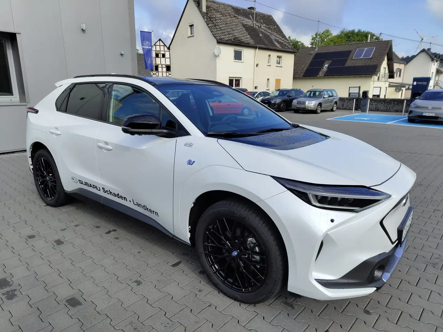 Subaru Solterra PLATINUM PLUS*STE*3-PHASIG*8 J. GARANTIE*AB 1,99%* Weiß - 2