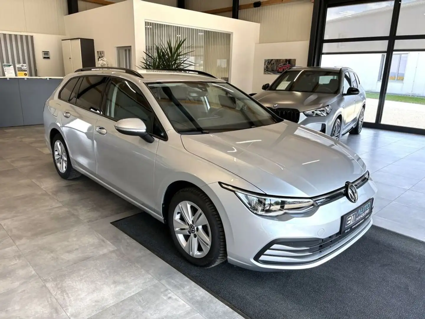 Volkswagen Golf Variant Golf 2.0 TDI Life Variant *LED*PDC*NAV* Silber - 1
