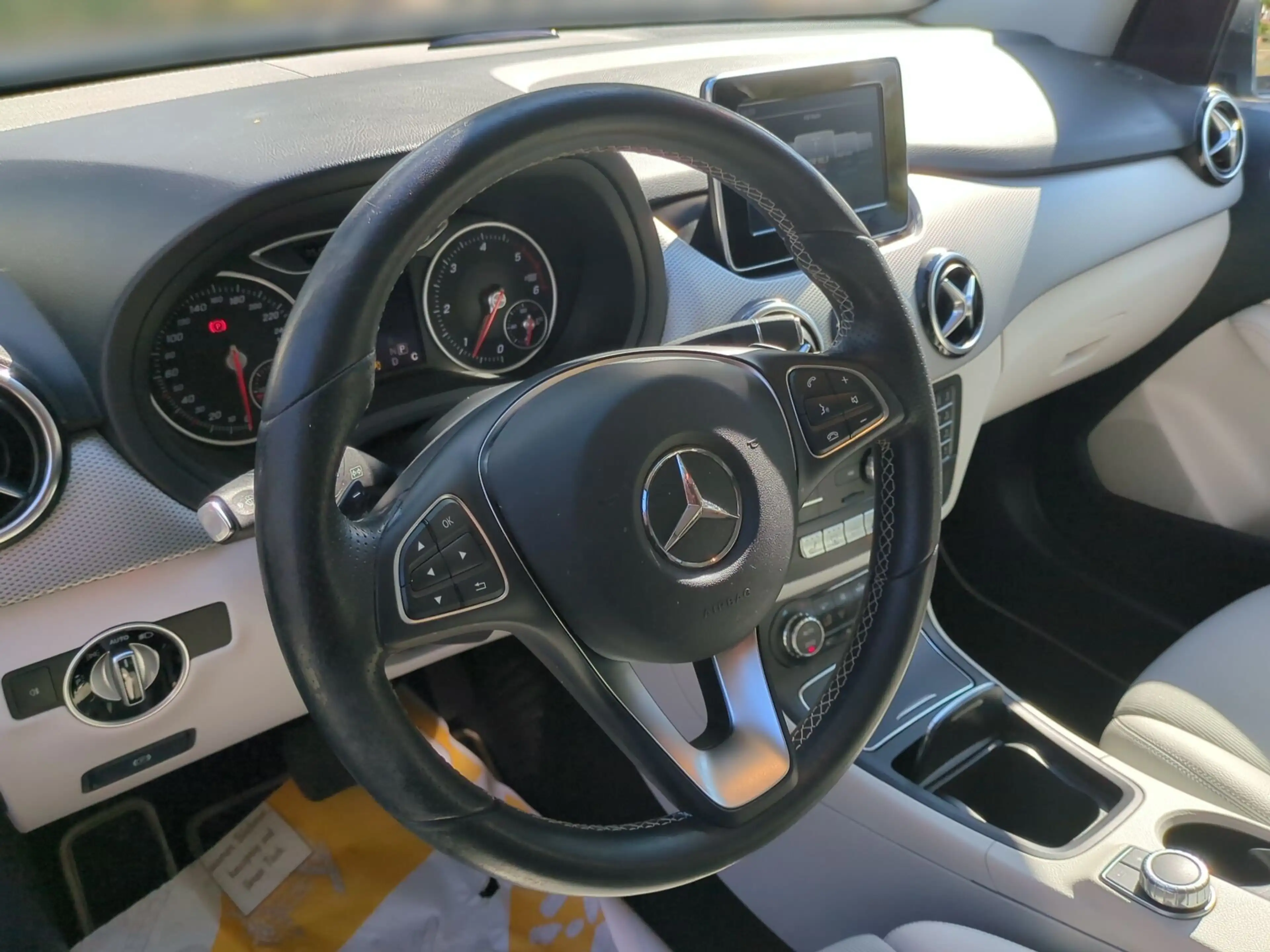 Mercedes-Benz B 220 d CDI Urban AUT+LED+Navi+Standh.+PDC — photo 9