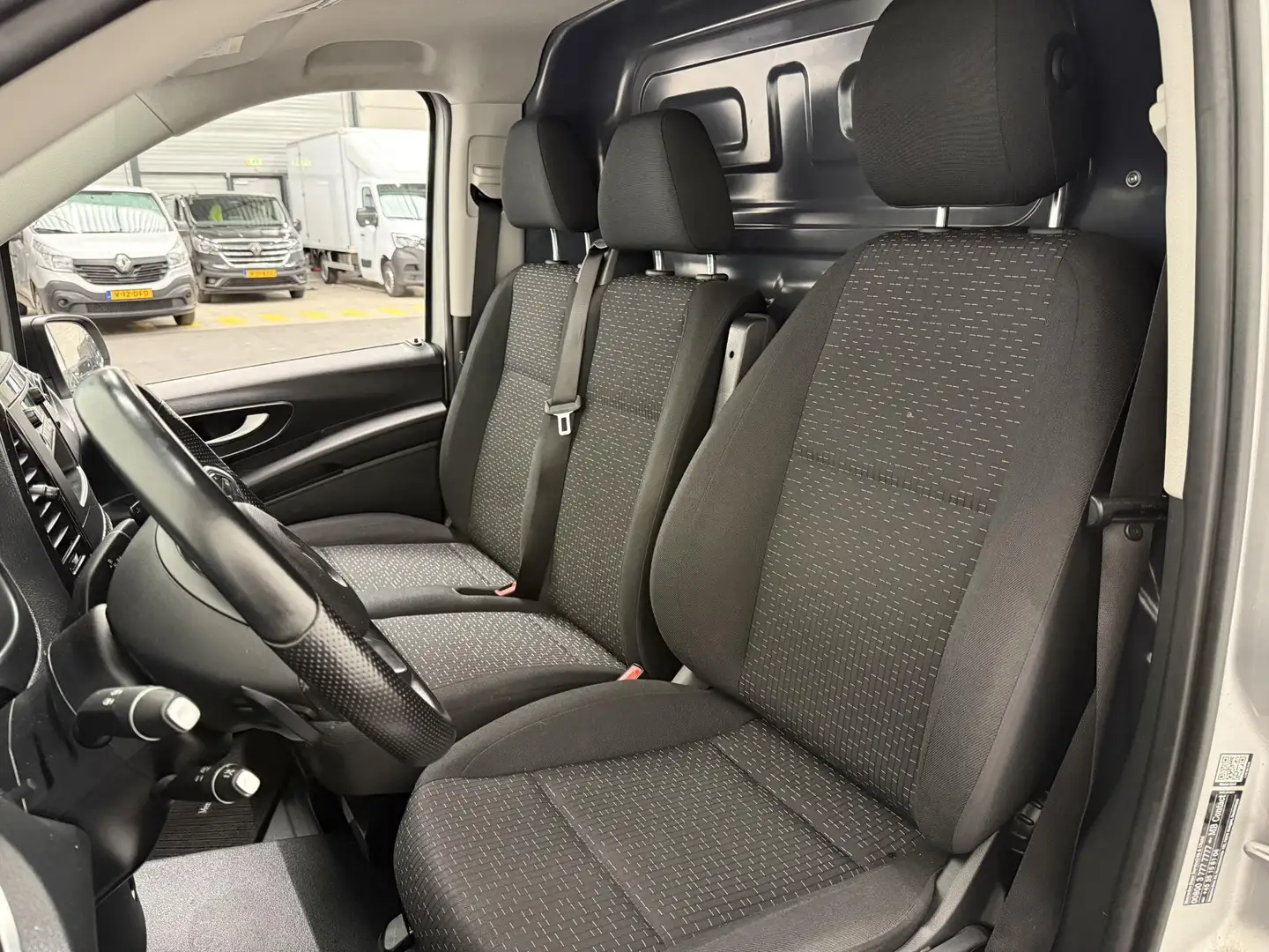 Mercedes-Benz Vito 114 CDI 136 pk Lang Automaat Trekhaak 3-zits Adapt Zilver - 2
