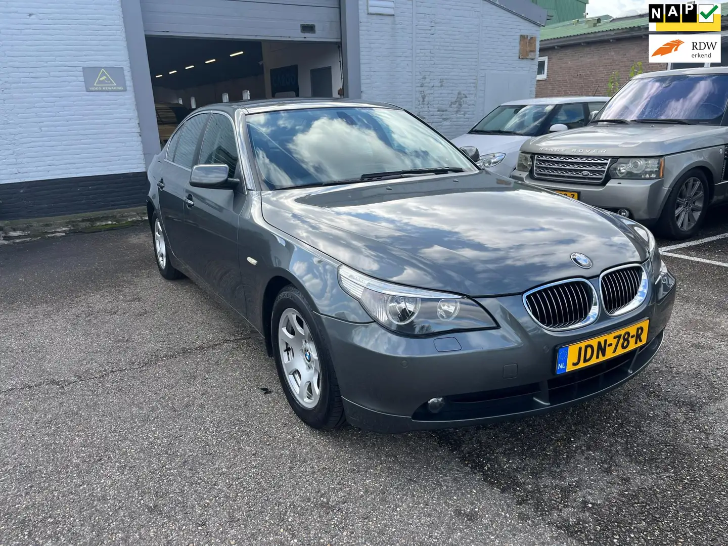 BMW 523 5-serie 523i Executive Ketting VV / Nieuwe APK / D Grijs - 1