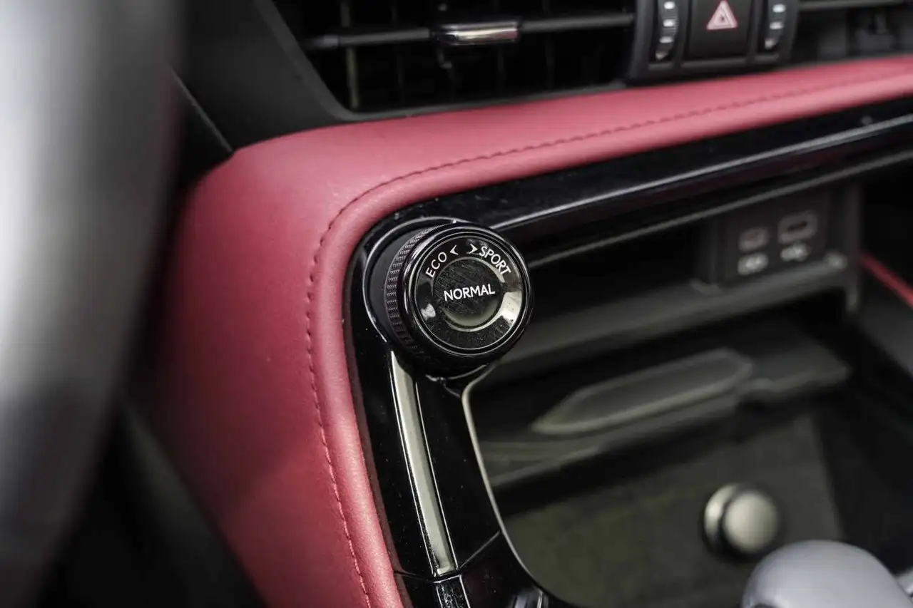 Lexus NX снимка Lexus NX