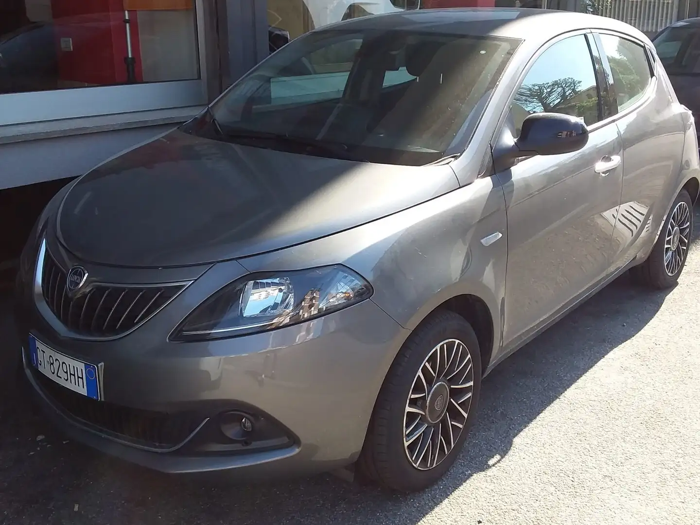 Lancia Ypsilon 1.0 firefly hybrid Platino s&s 70cv Gris - 1
