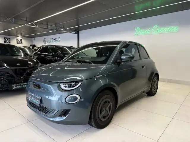 Fiat 500e GIORGIO ARMANI 42KW AUTONOMIA 300 KM