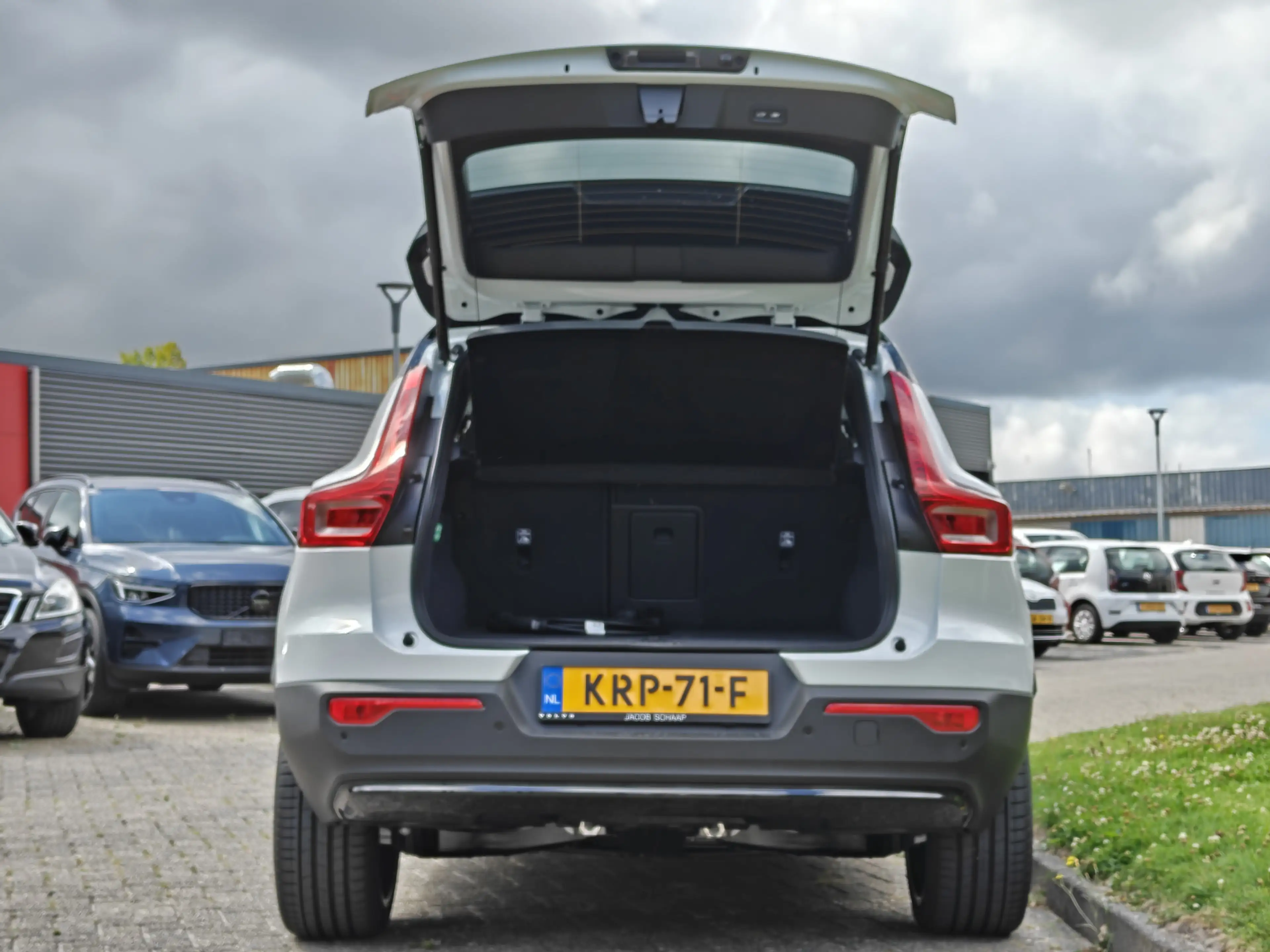 Volvo EX40 252PK Extended Range Plus Black Ed. 82 kWh | BLIS — photo 11