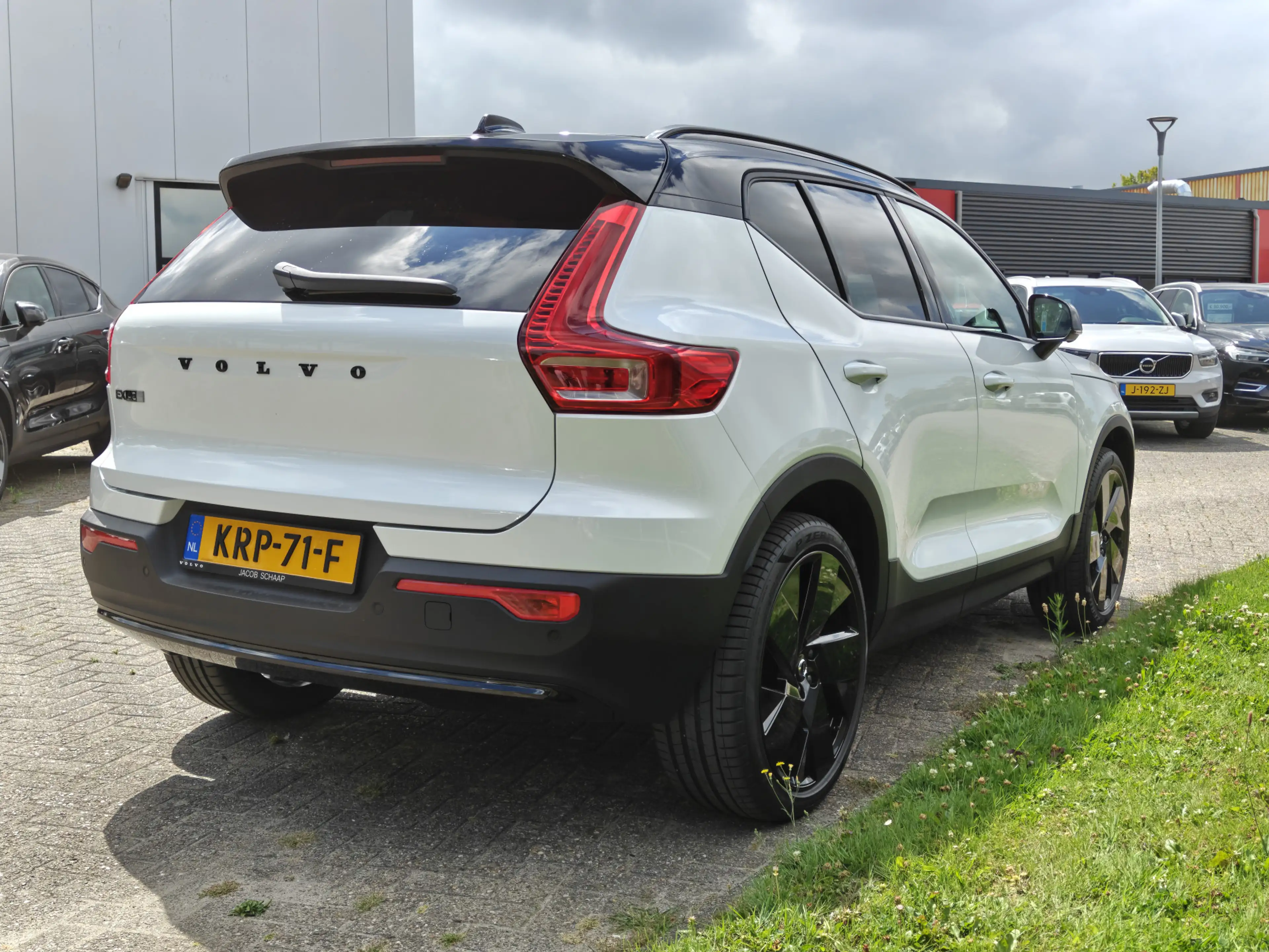 Volvo EX40 252PK Extended Range Plus Black Ed. 82 kWh | BLIS — photo 13