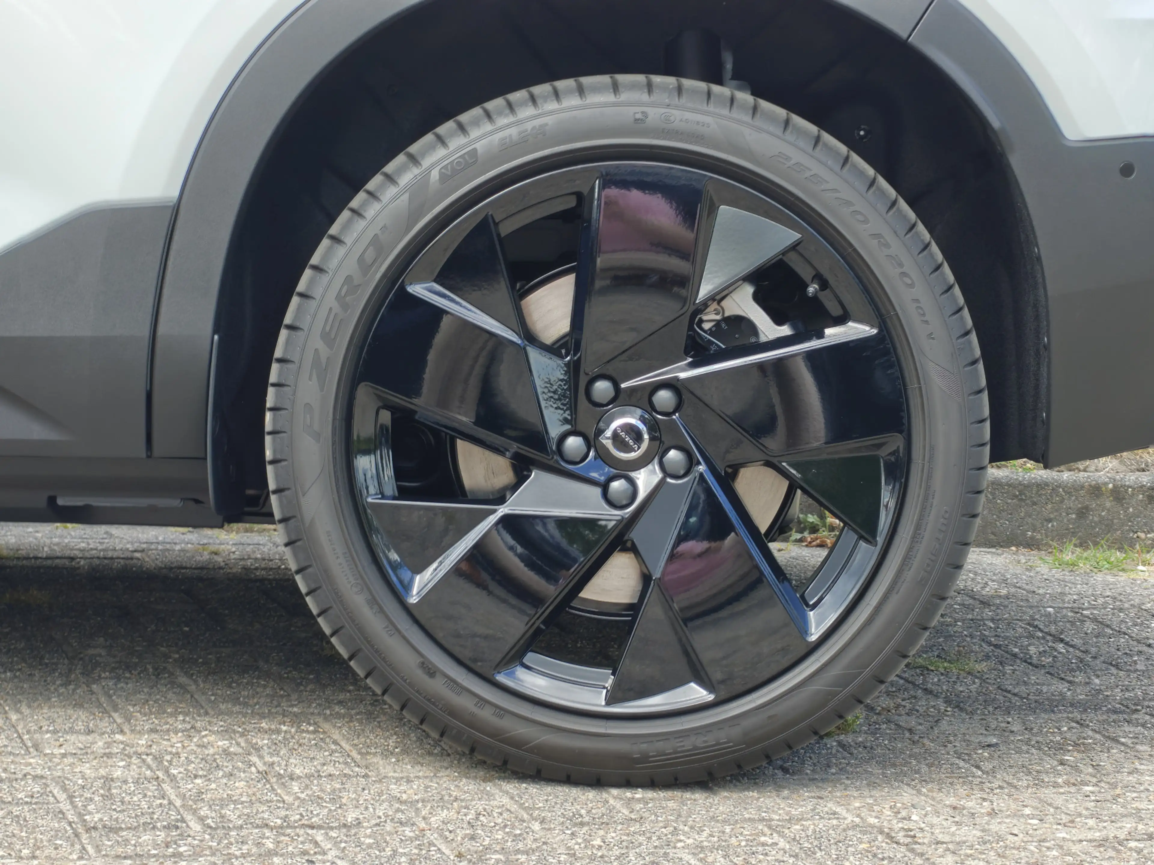 Volvo EX40 252PK Extended Range Plus Black Ed. 82 kWh | BLIS — photo 8