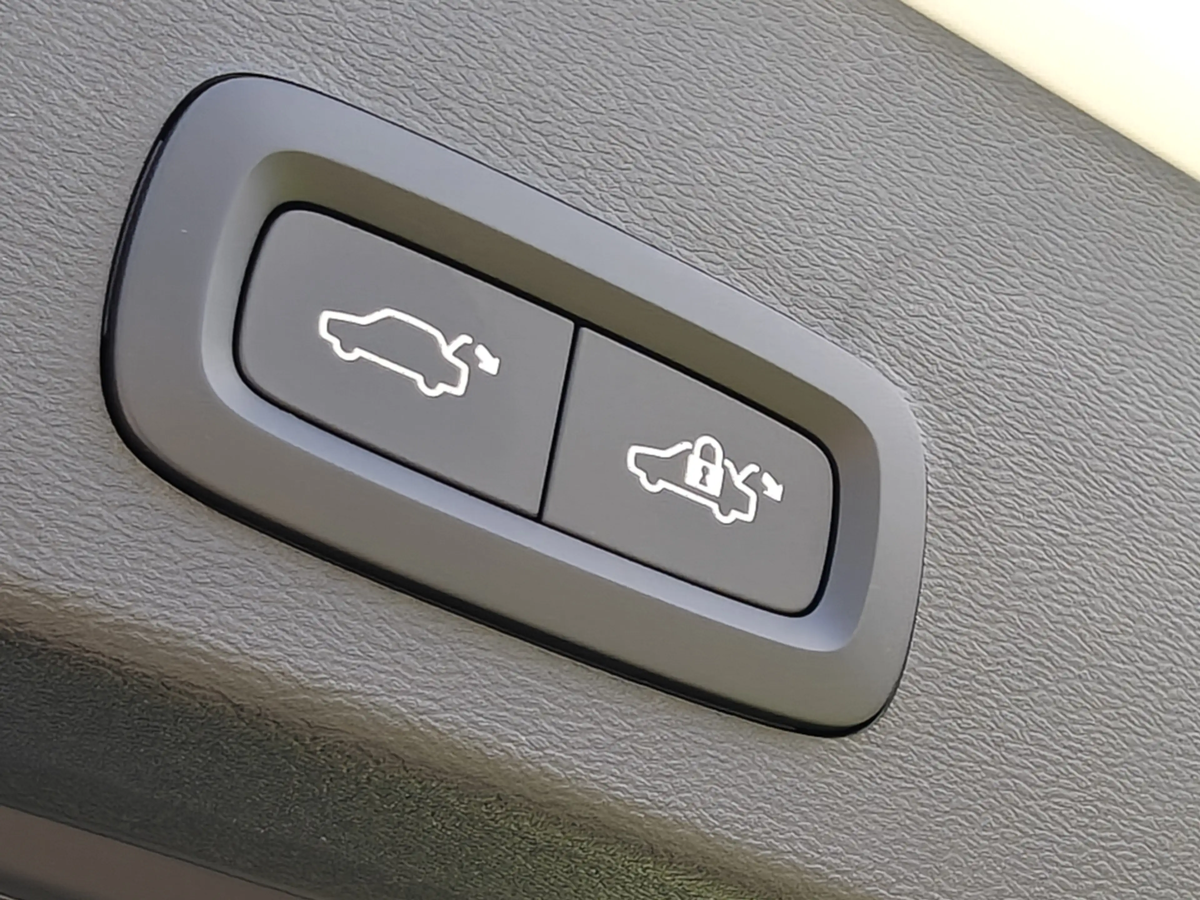Volvo EX40 252PK Extended Range Plus Black Ed. 82 kWh | BLIS — photo 12