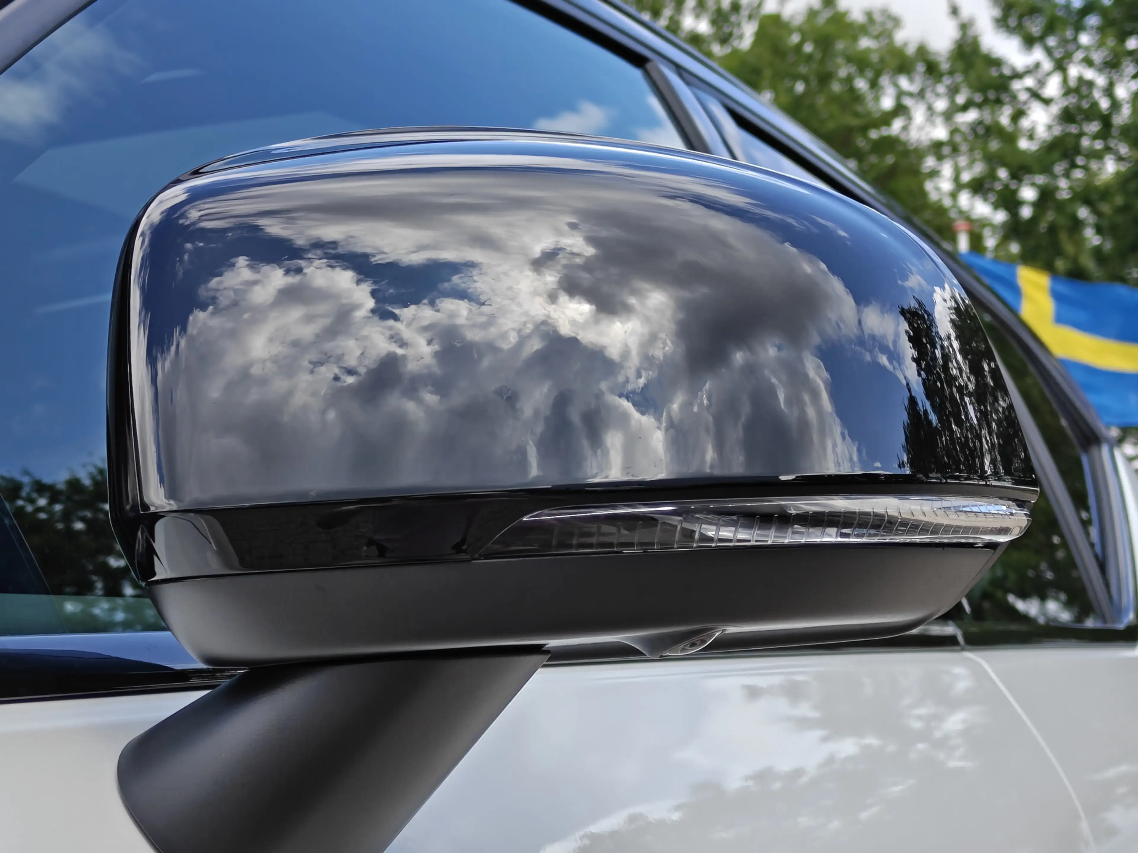 Volvo EX40 252PK Extended Range Plus Black Ed. 82 kWh | BLIS — photo 5