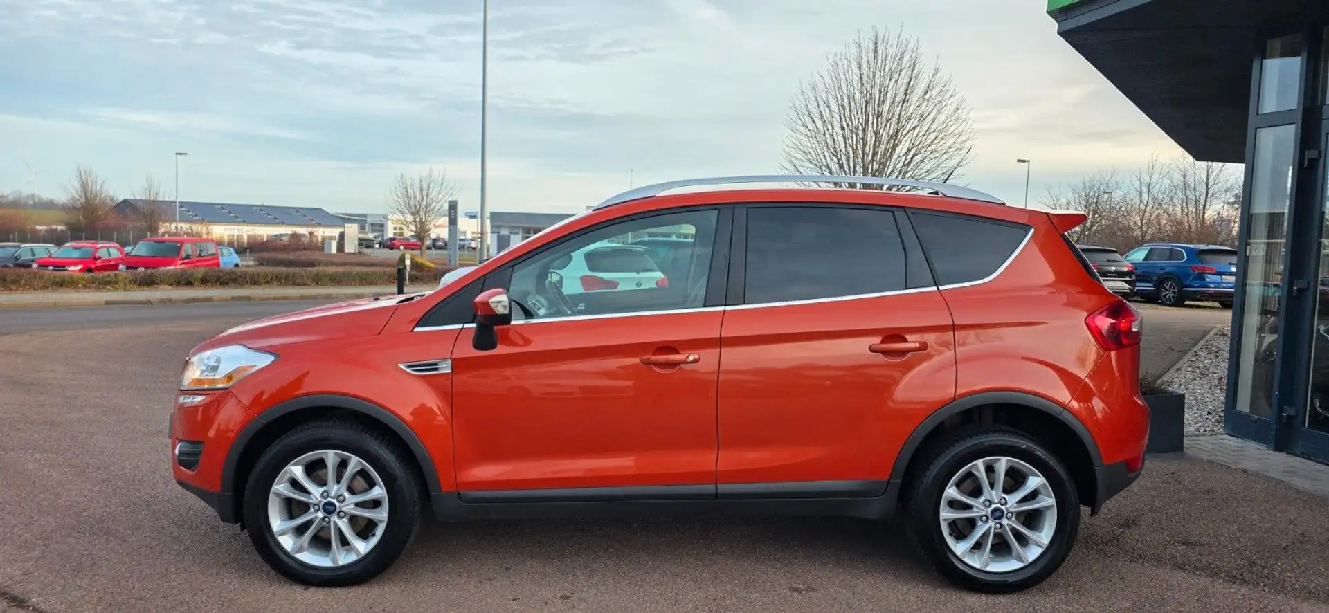 Ford Kuga 4x2 2.0 TDCI Titanium +Klima+SHZ+AHK+PDC+ Orange - 2