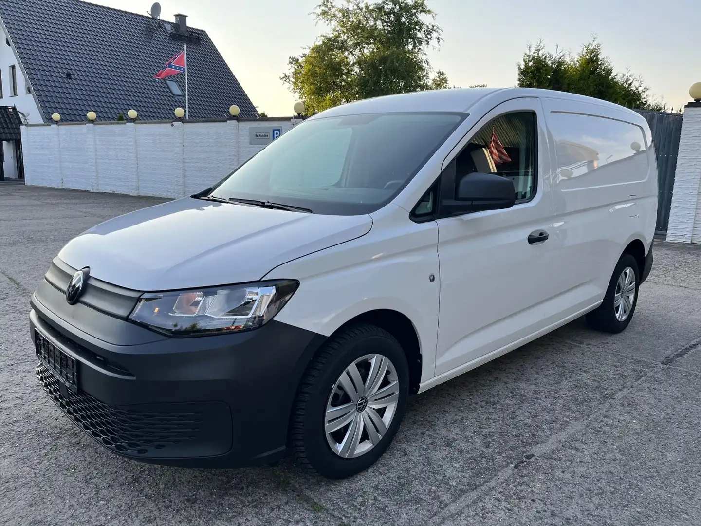 Volkswagen Caddy Maxi Cargo Navi PDC Tempomat Weiß - 2