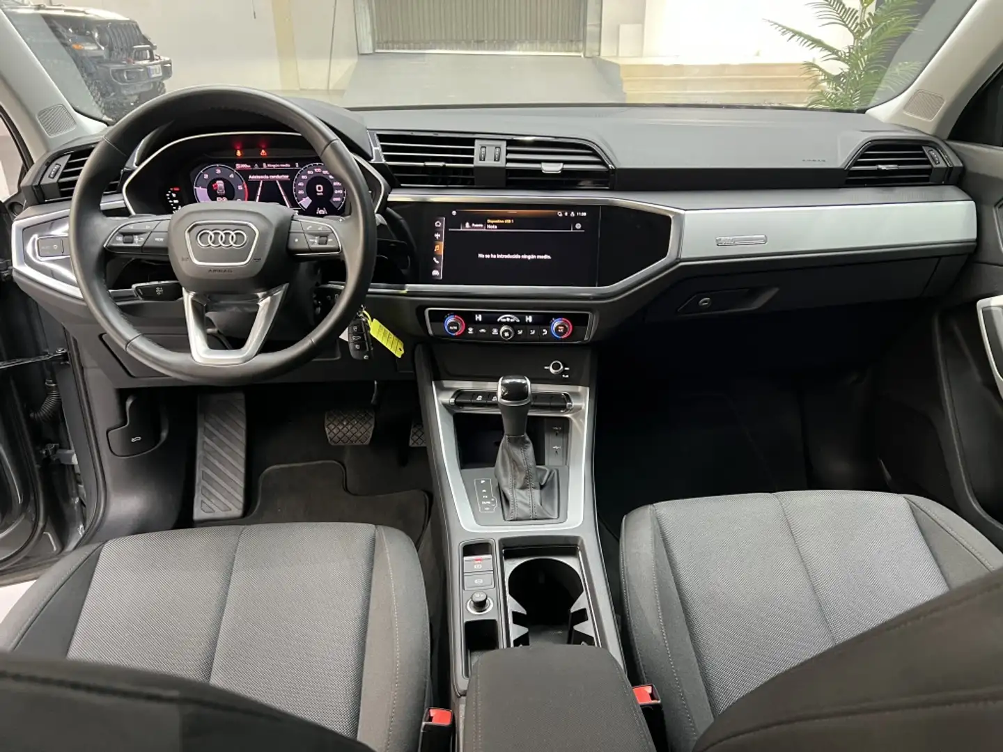 Audi Q3 35 TDI Advanced S tronic 110kW Grau - 2