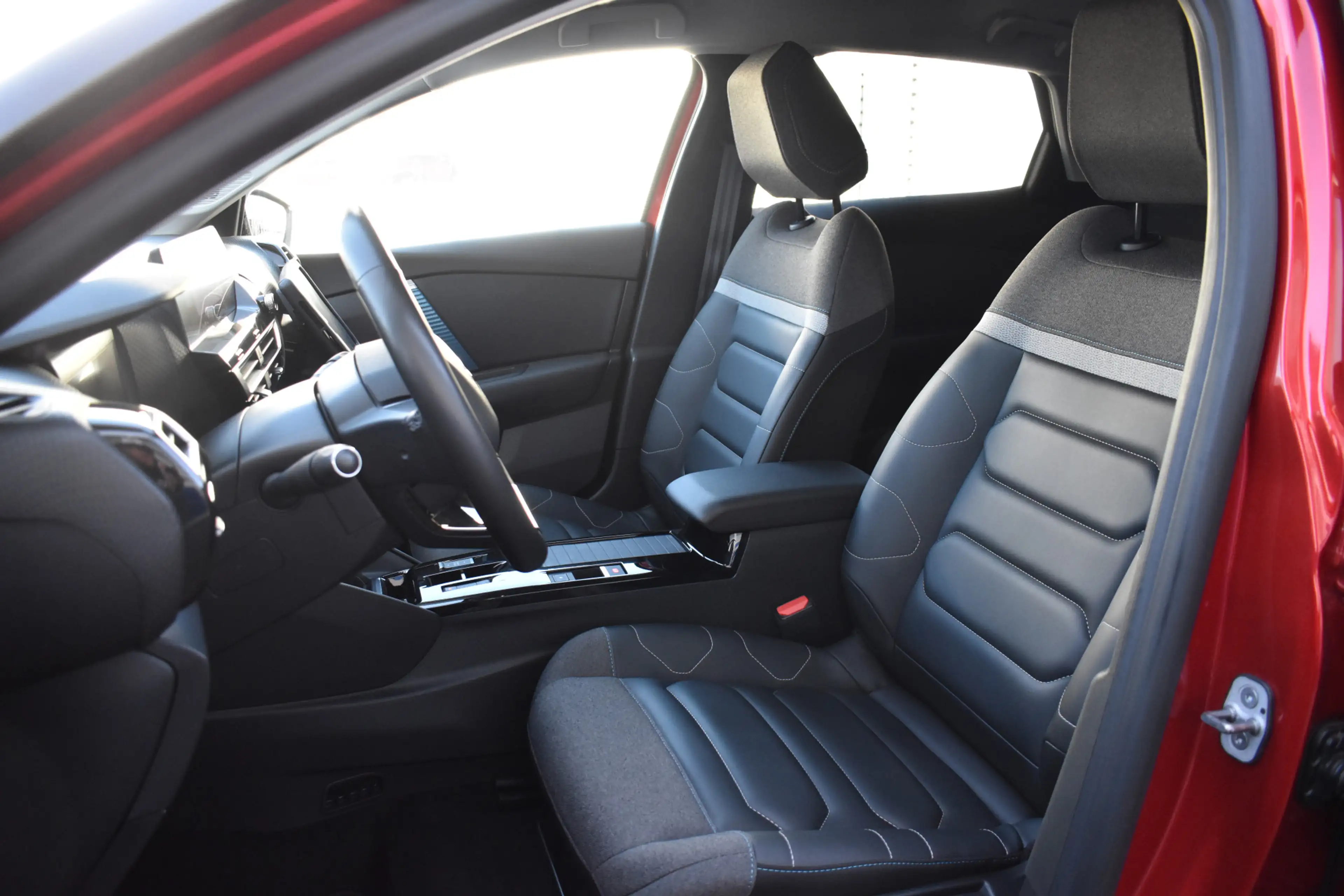 Citroen E-C4 Electric Shine 50 kWh | SOH 90% | Navigatie | Airconditioni — photo 2