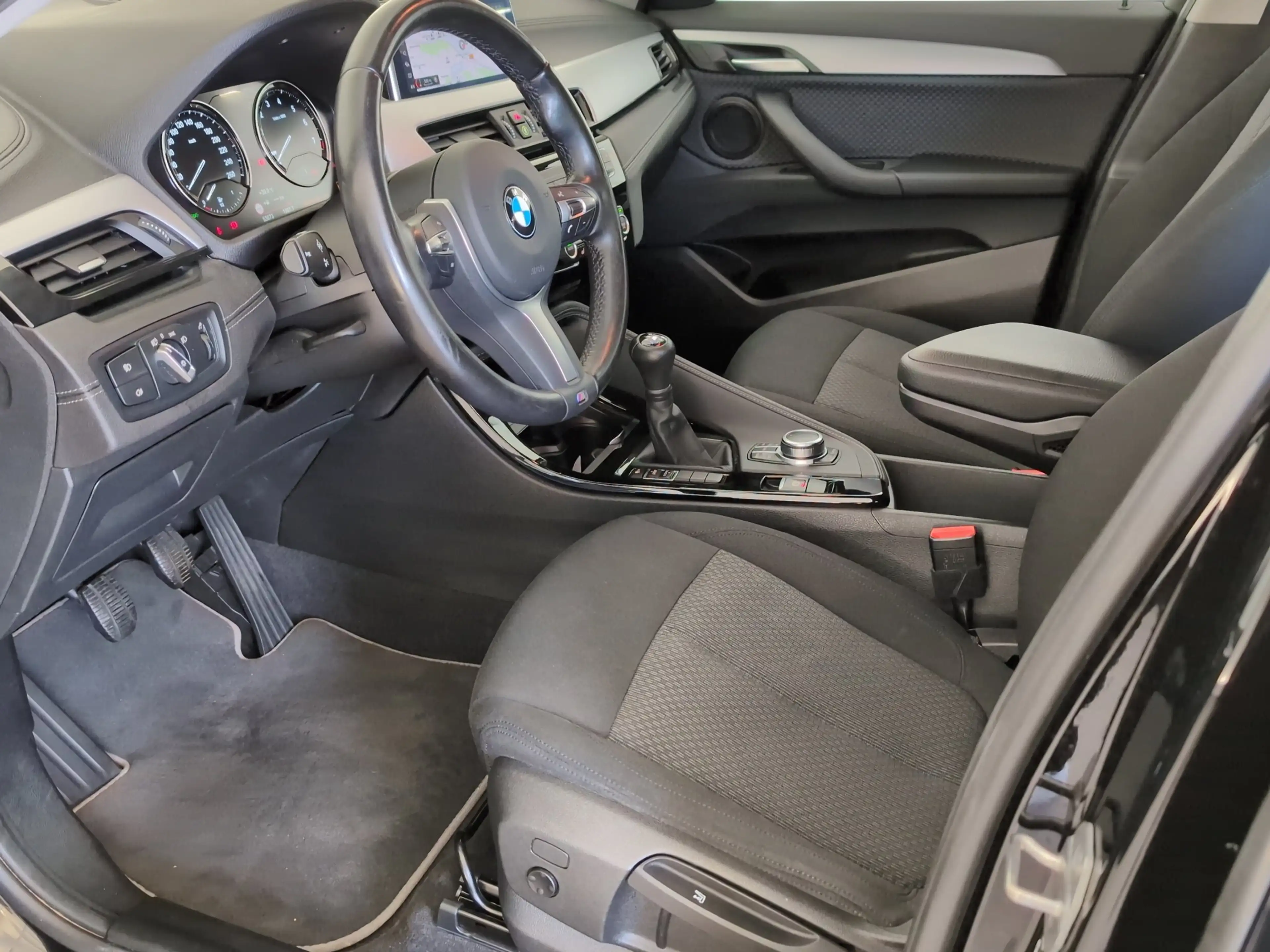 BMW X2 sDrive18i Navi/LED/AHK/PDC/DAB/SLI — photo 4