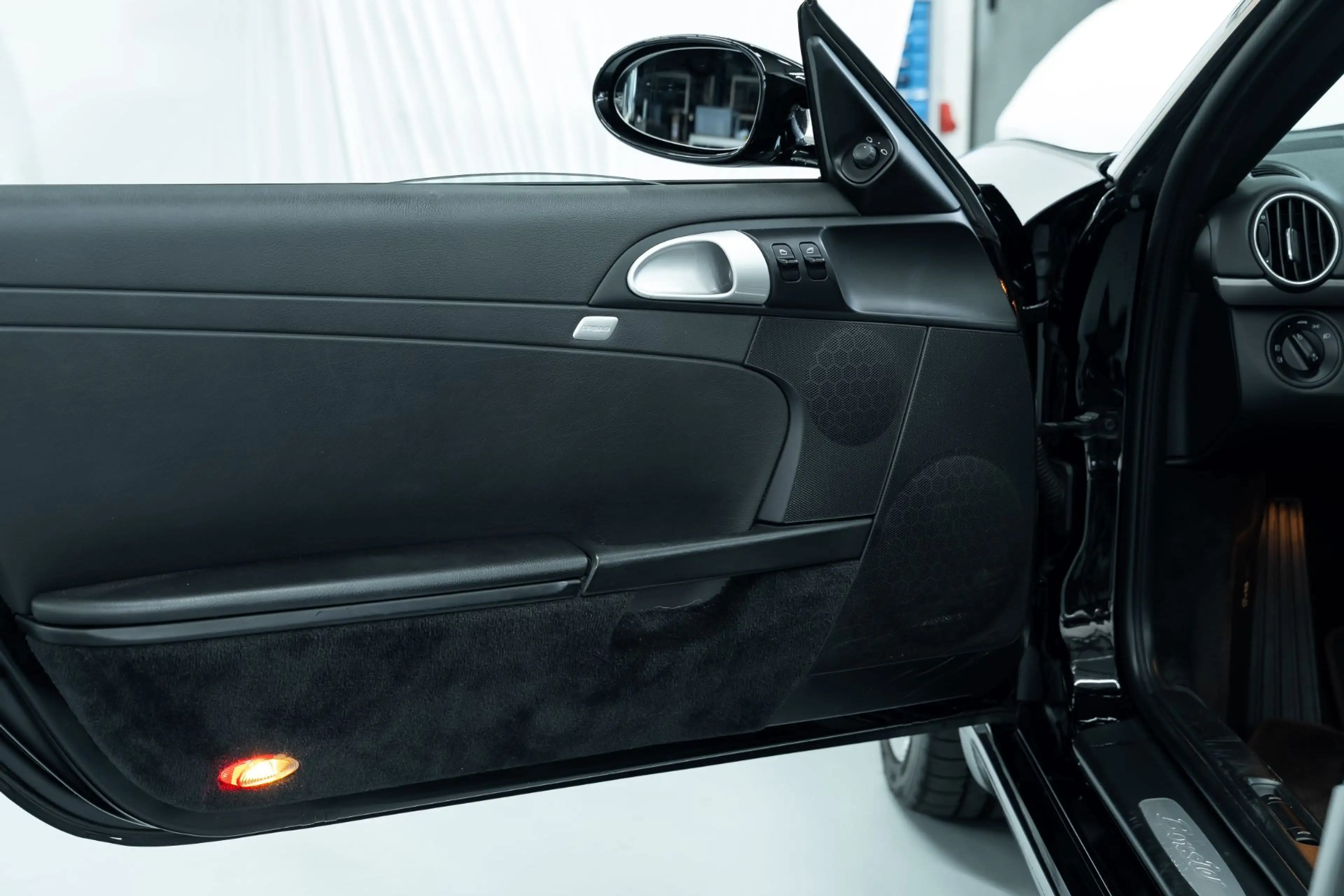 Porsche Boxster 2.7 — photo 11