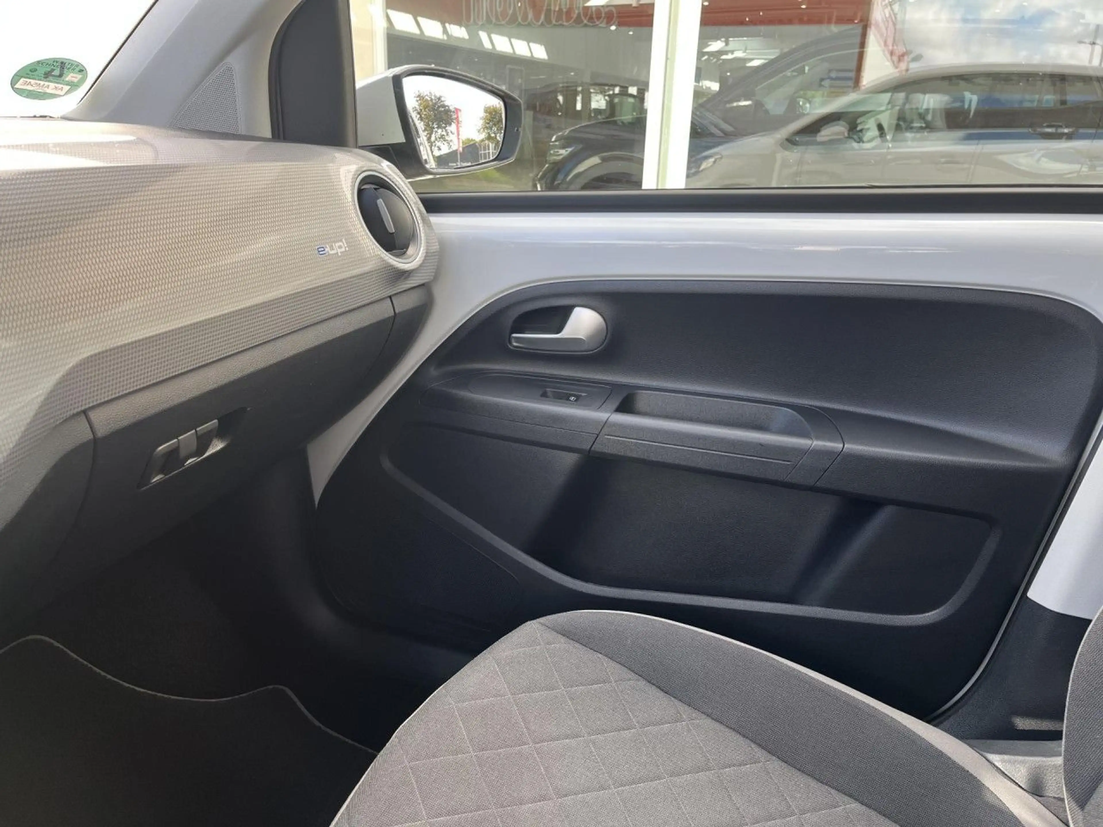 Volkswagen e-up! e-up Plus Style 32,3 kWh GAR 08/27 Bluetooth — photo 15