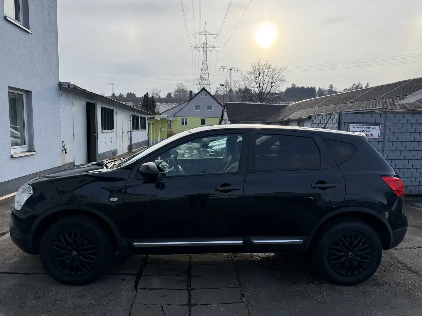 Nissan Qashqai Tekna 4X4, Leder, Navi Schwarz - 2