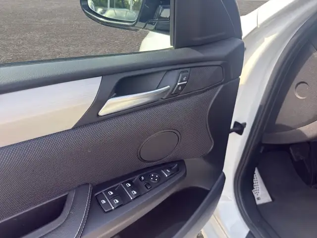BMW X4 view 9