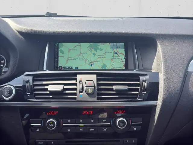 BMW X4 view 14