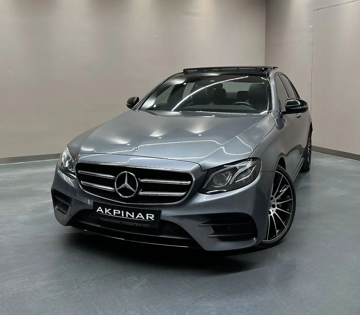 Mercedes-Benz E 350 E350 AMG LINE *NIGHT PAKET*PANO*STHZ* Grau - 1