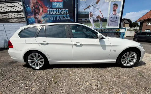 BMW 3 Series view 8