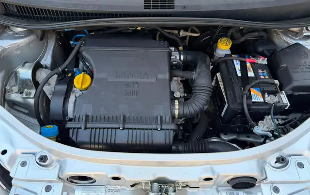 BMW 3 Series view 10