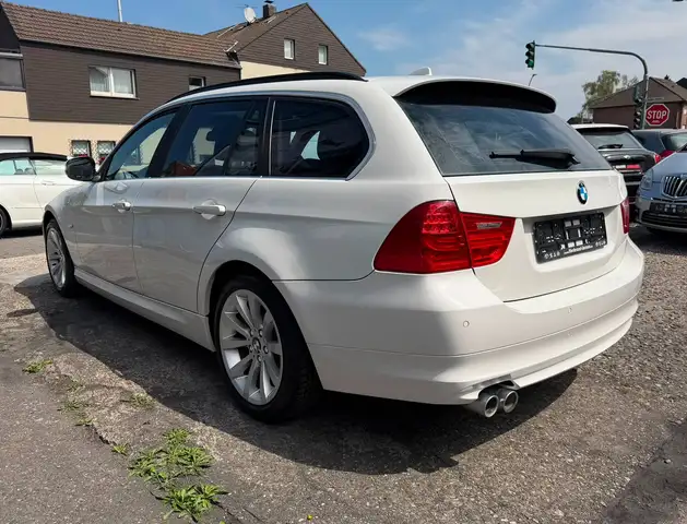 BMW 3 Series view 5