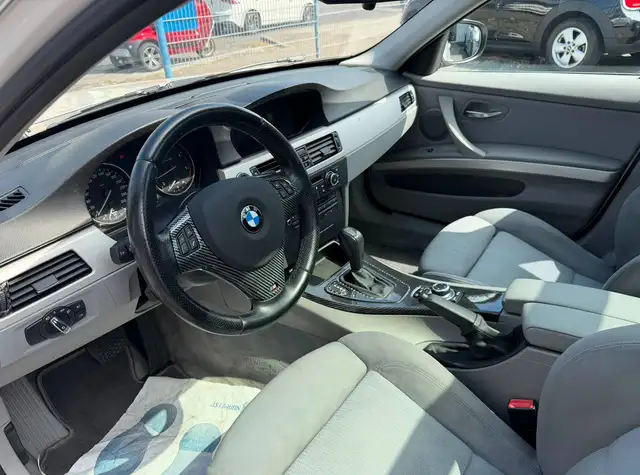 BMW 3 Series view 11