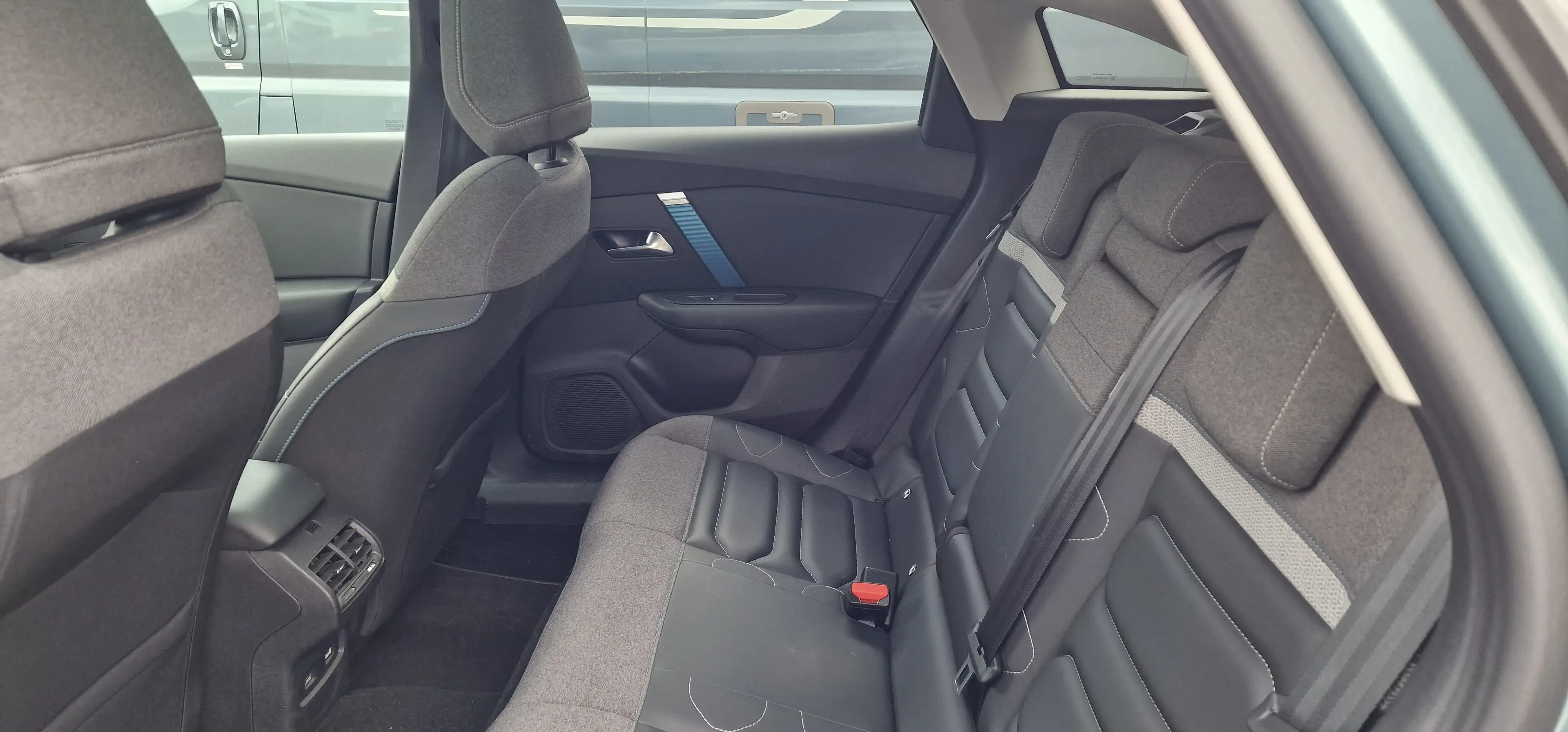 Citroen E-C4 Electric C4 Elektro 136 SHINE — photo 8