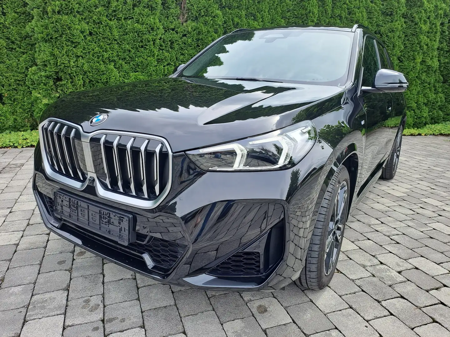 BMW X1 23 i xDrive M Sport Schwarz - 1
