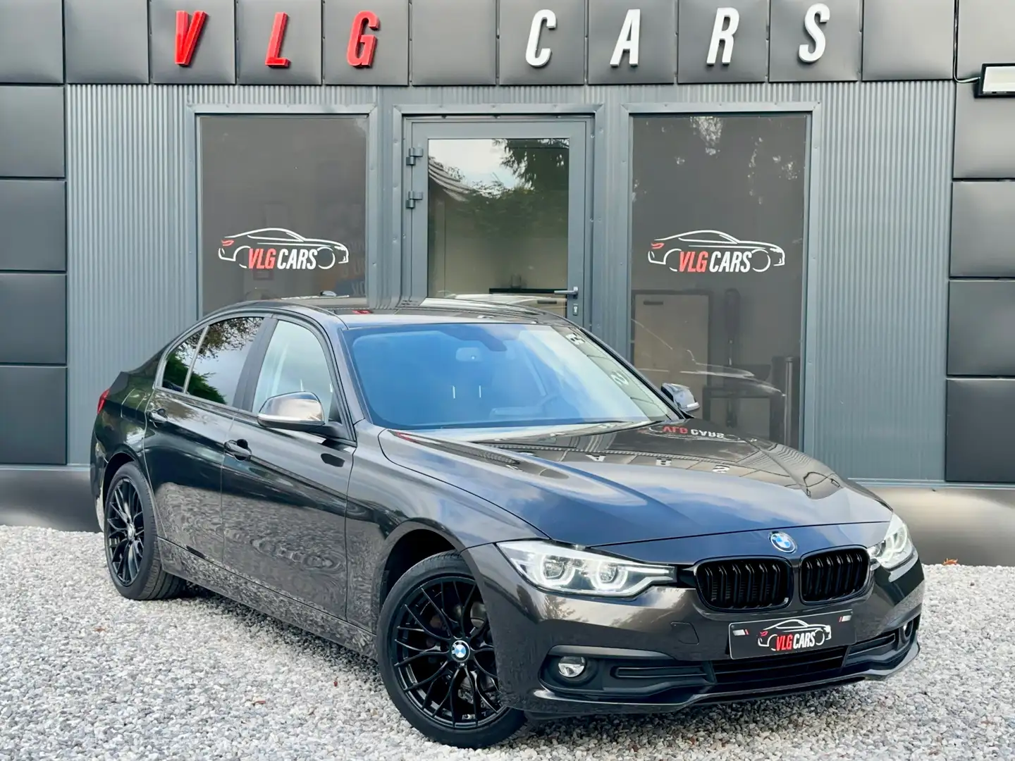 BMW 316 316 dA 116cv Euro 6b / B. Auto / LED / Carnet Zwart - 1