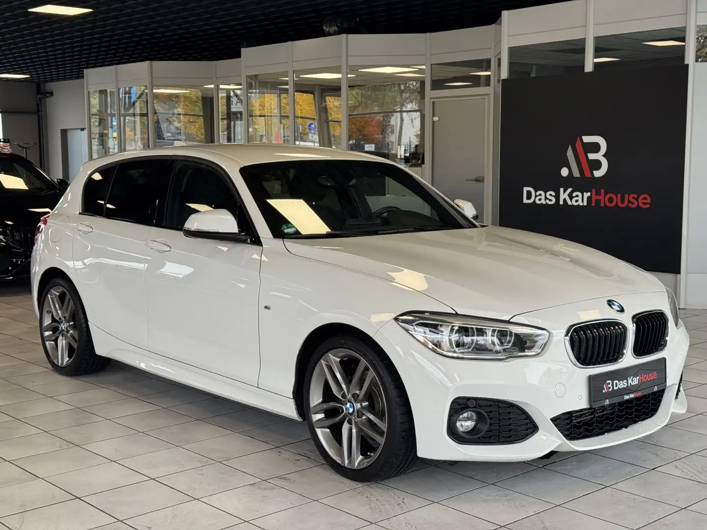 BMW 116 d Lim. M Sport M Paket SZH PDC Navigation Weiß - 1