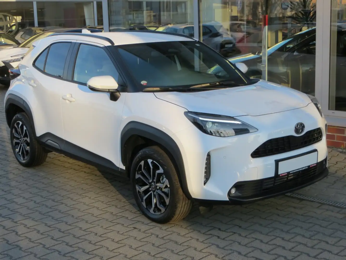 Toyota Yaris Cross 1.5 VVT-iE Hybrid Teamplayer, Safety-Paket, Winter Bianco - 2