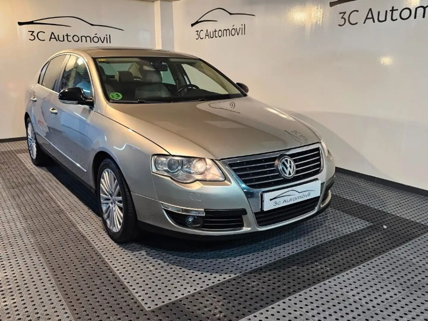 Volkswagen Passat Variant 3.2 V6 FSI Highline 4M DSG - 1