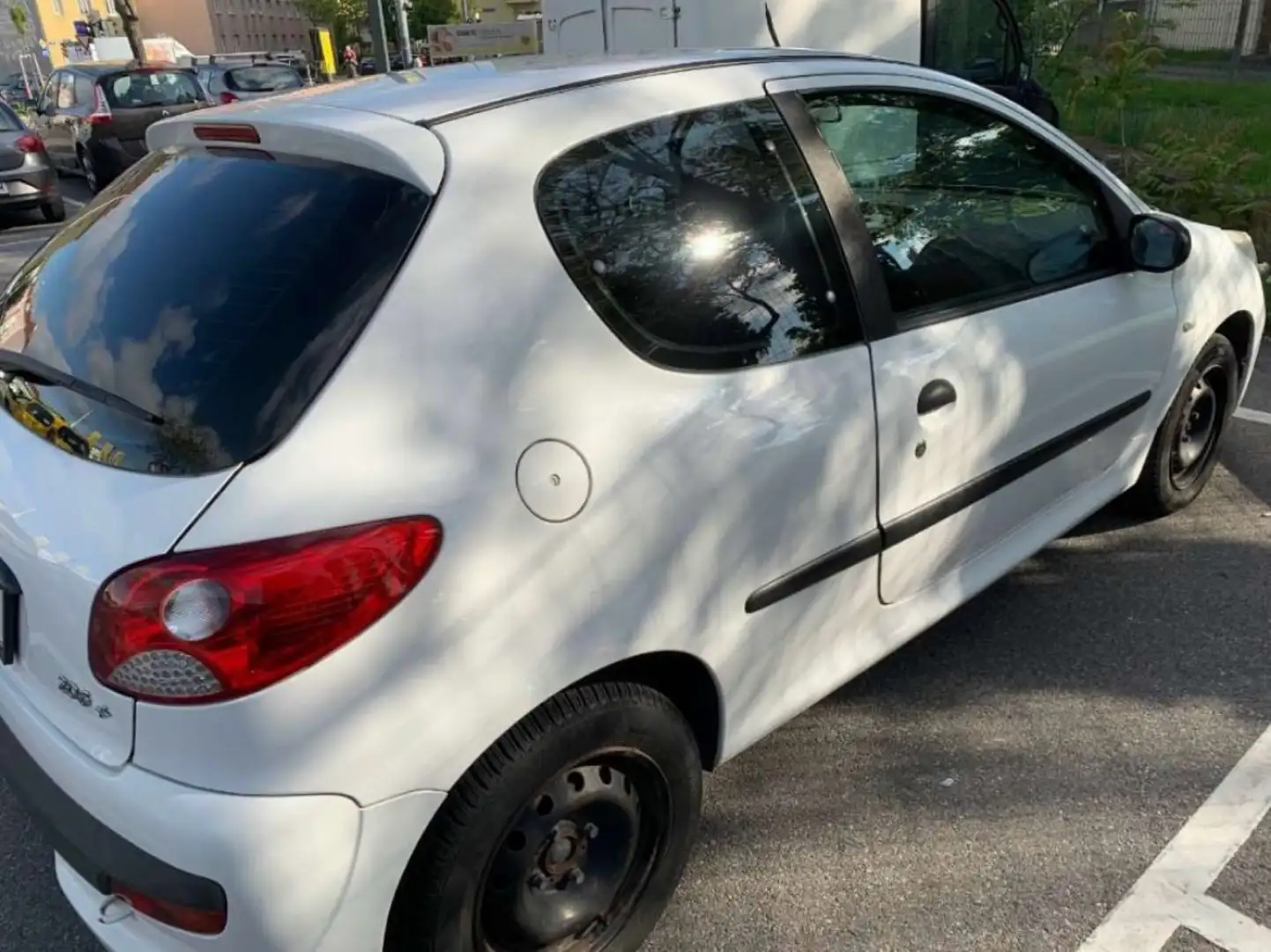 Peugeot 206 206+ Junior 1,1 Weiß - 1