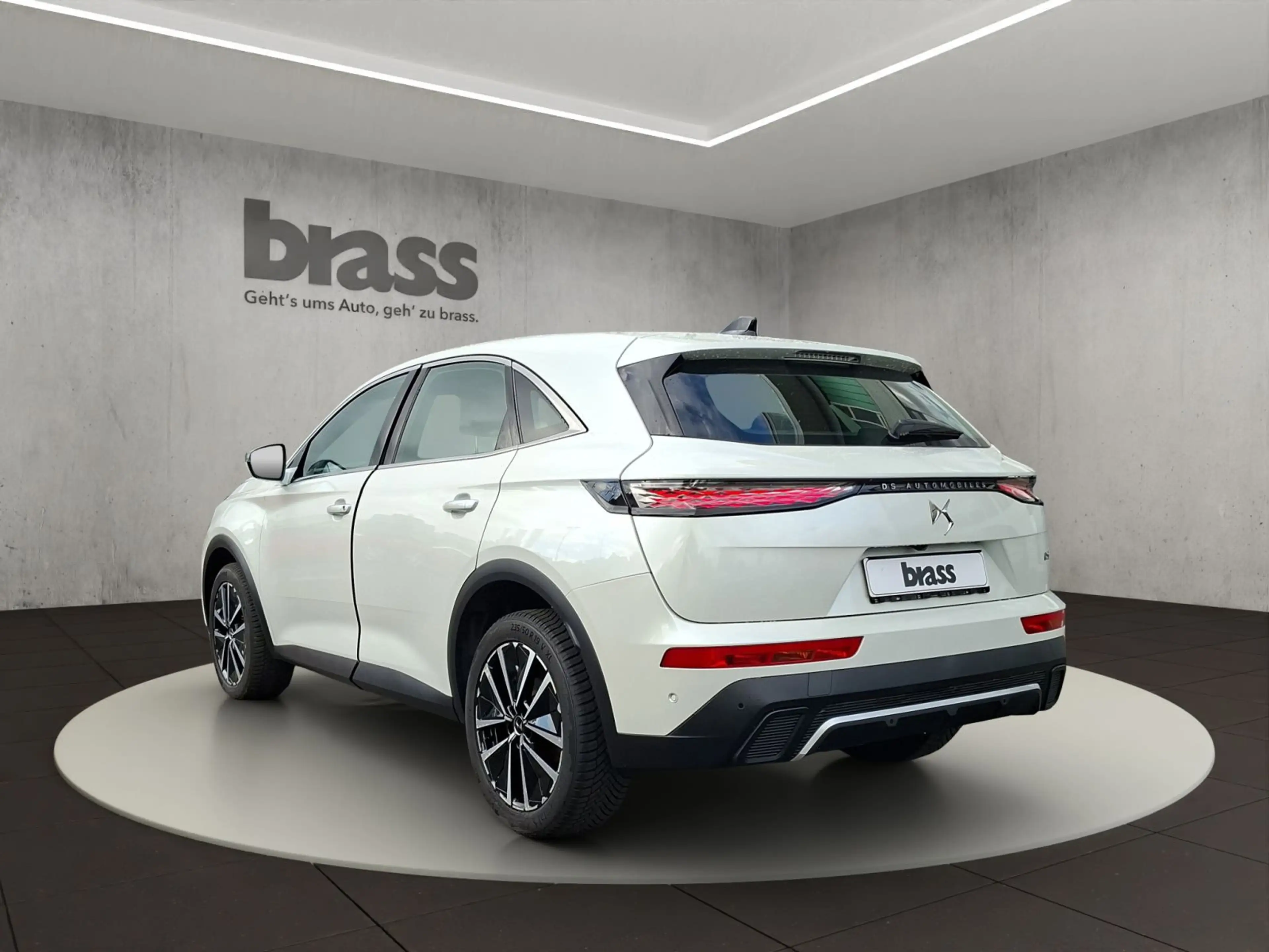 DS Automobiles DS 7 Bastille BlueHDI130 — photo 3