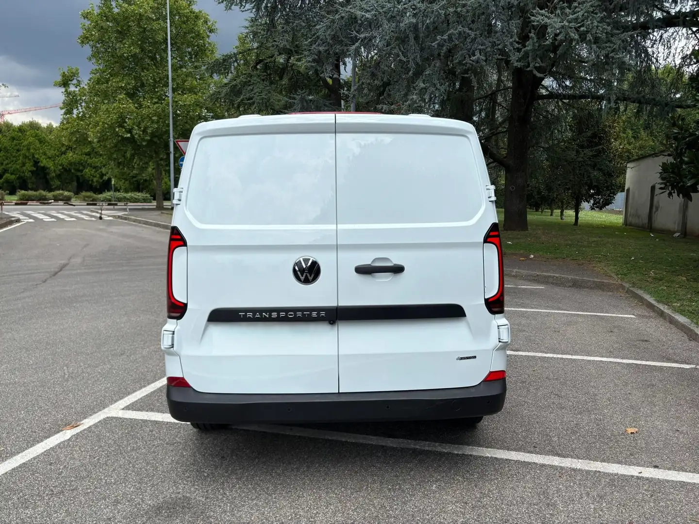 Volkswagen T7 Transporter Van 2.0 TDI 110cv ant. man. L1 Bianco - 2