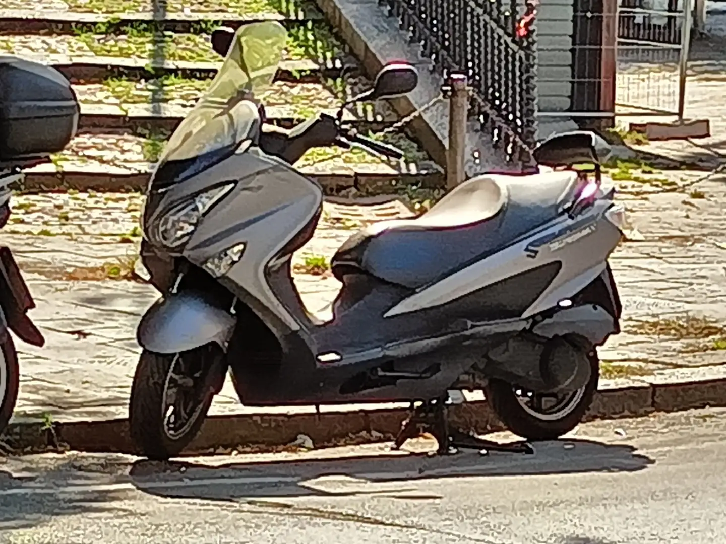 Suzuki Burgman 125 Szürke - 1