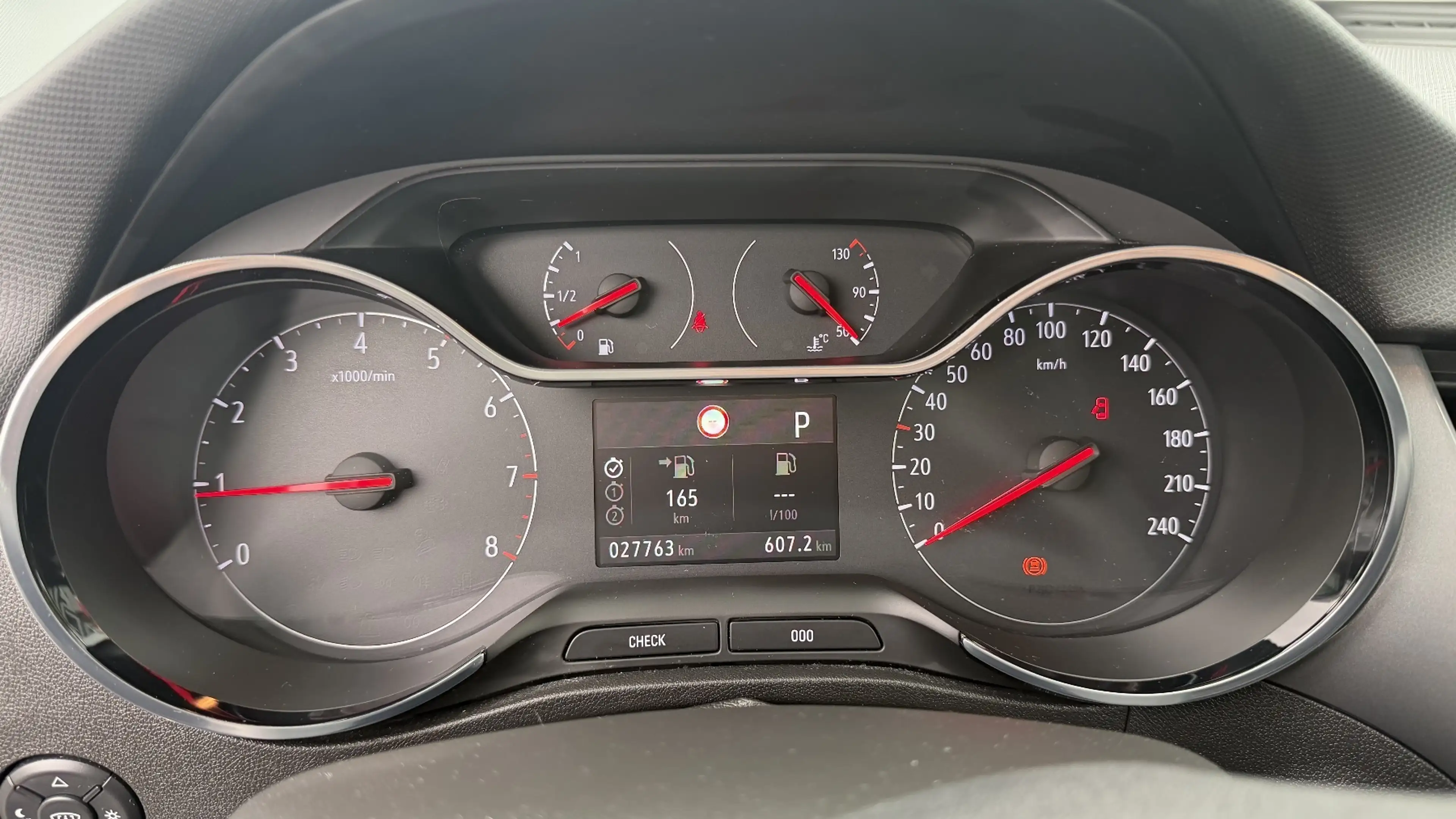 Opel Crossland X Turbo — photo 11