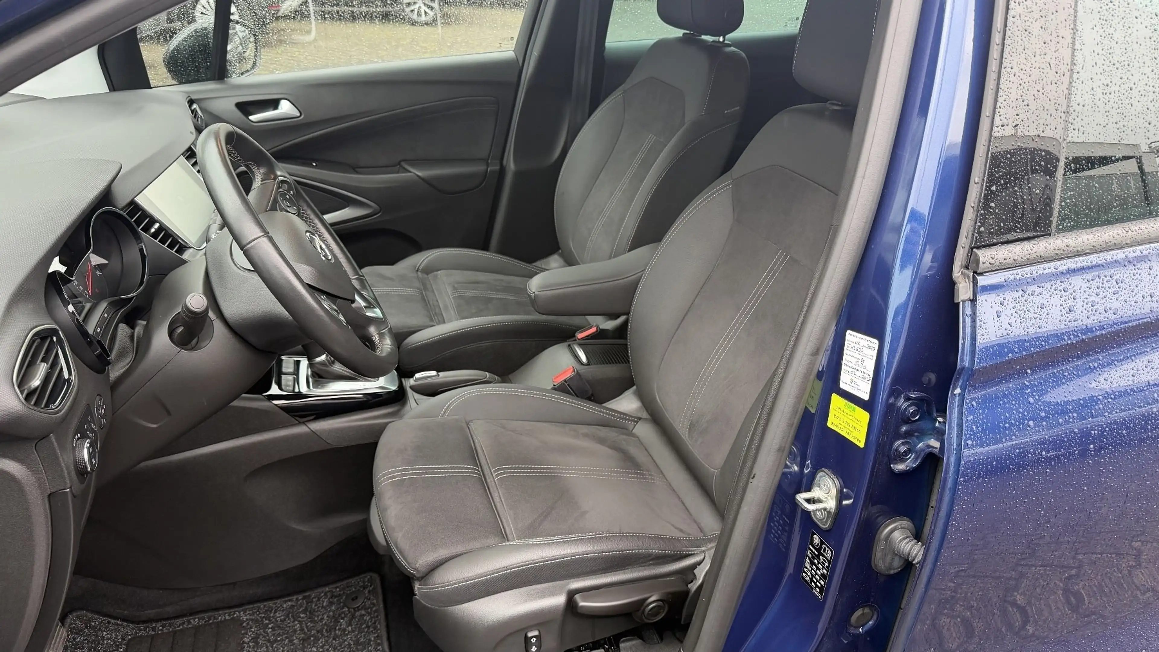 Opel Crossland X Turbo — photo 9