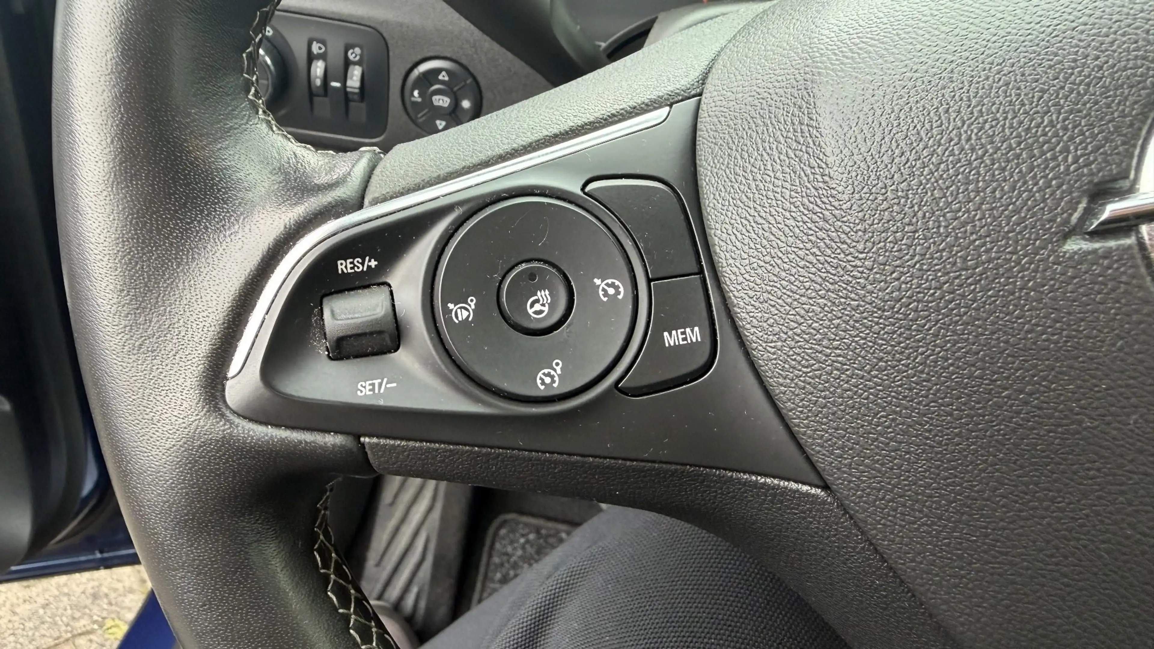 Opel Crossland X Turbo — photo 15