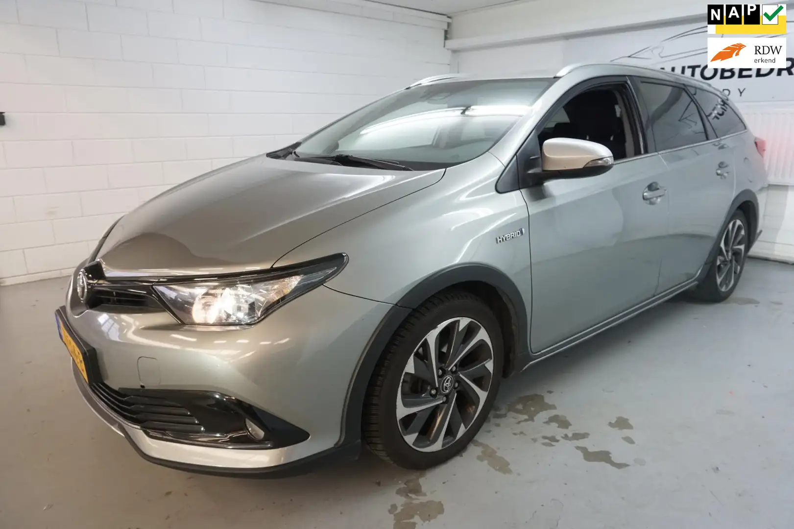 Toyota Auris Touring Sports 1.8 Hybrid Freestyle BTW AUTO /NAP Gris - 1