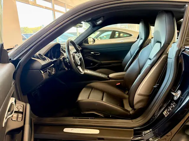 Porsche Cayman view 7
