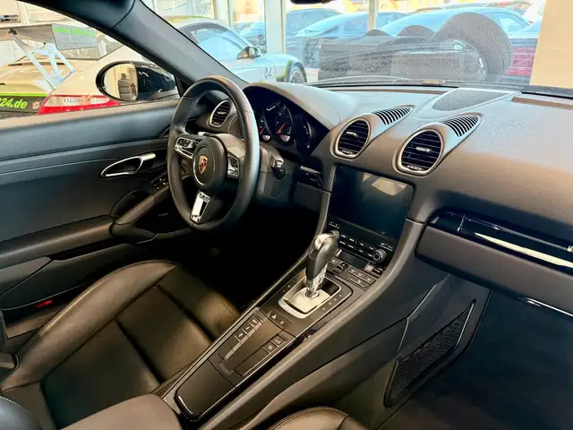 Porsche Cayman view 10