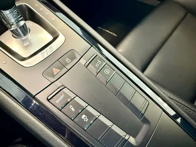 Porsche Cayman view 14