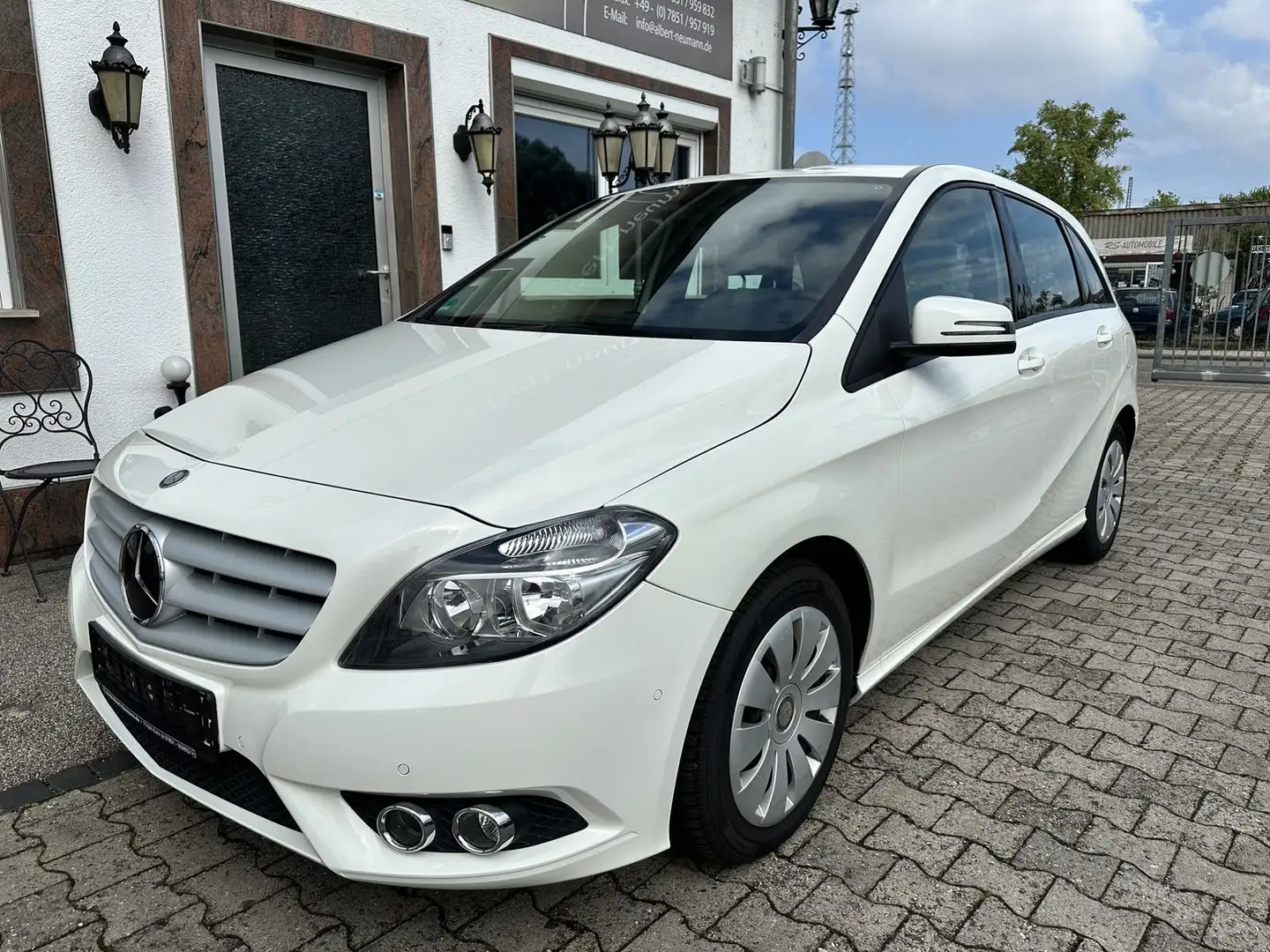 Mercedes-Benz B 220 4Matic 7G-DCT Style Alb - 1