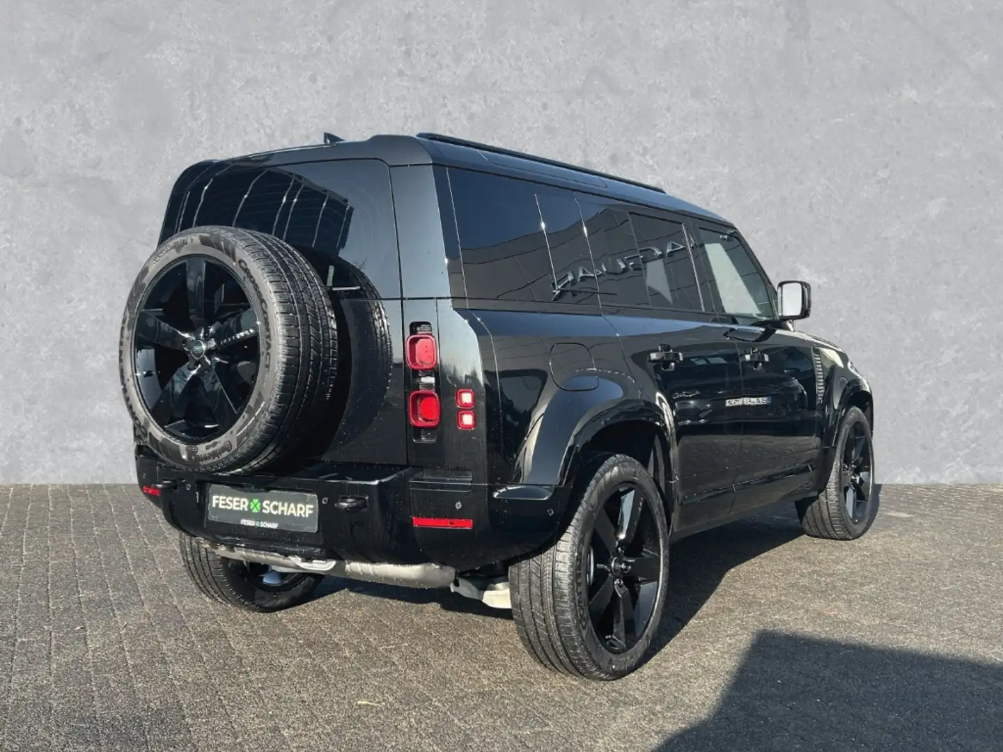 Land Rover Defender 110 D300 X-Dynamic HSE StHz. AHK HUD 22'' Schwarz - 2