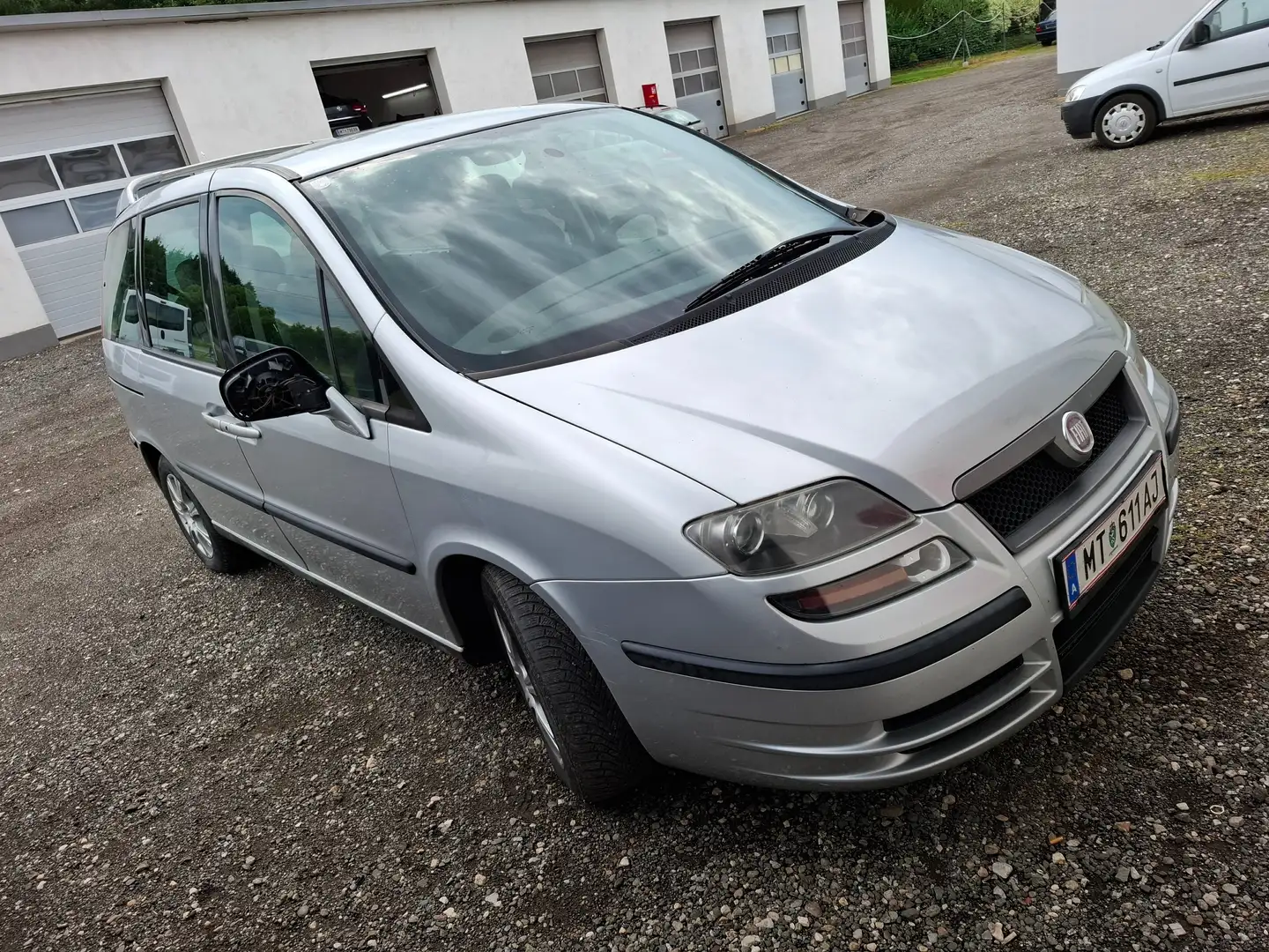 Fiat Ulysse 2,2 l mit 170 PS Mini van 7 Sitzer Silber - 2