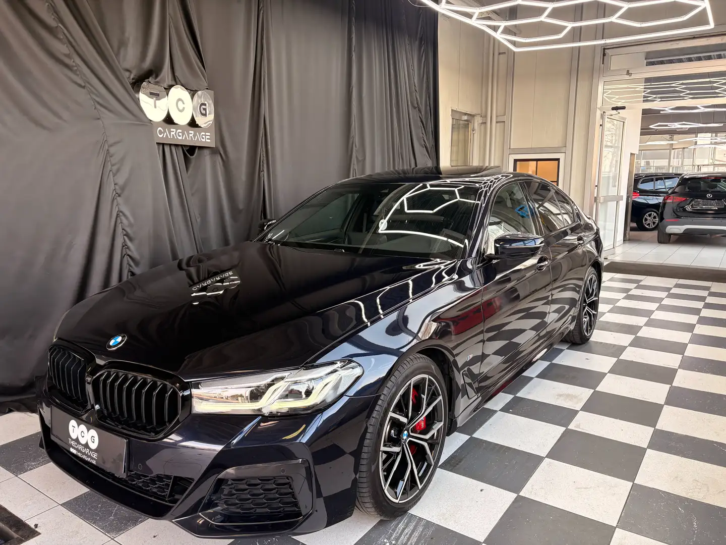 BMW 530 530 d M Sport 1 besitz! Schwarz - 1