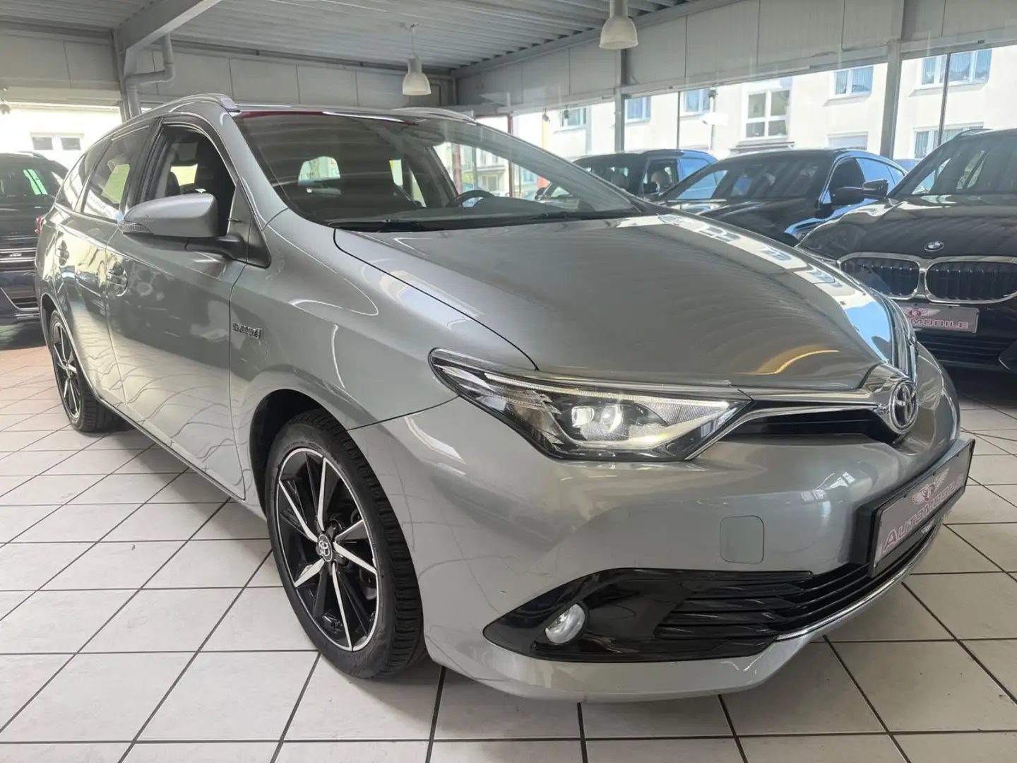 Toyota Auris Touring Sports Hybrid Edition-S+ NAVI LED Gris - 1